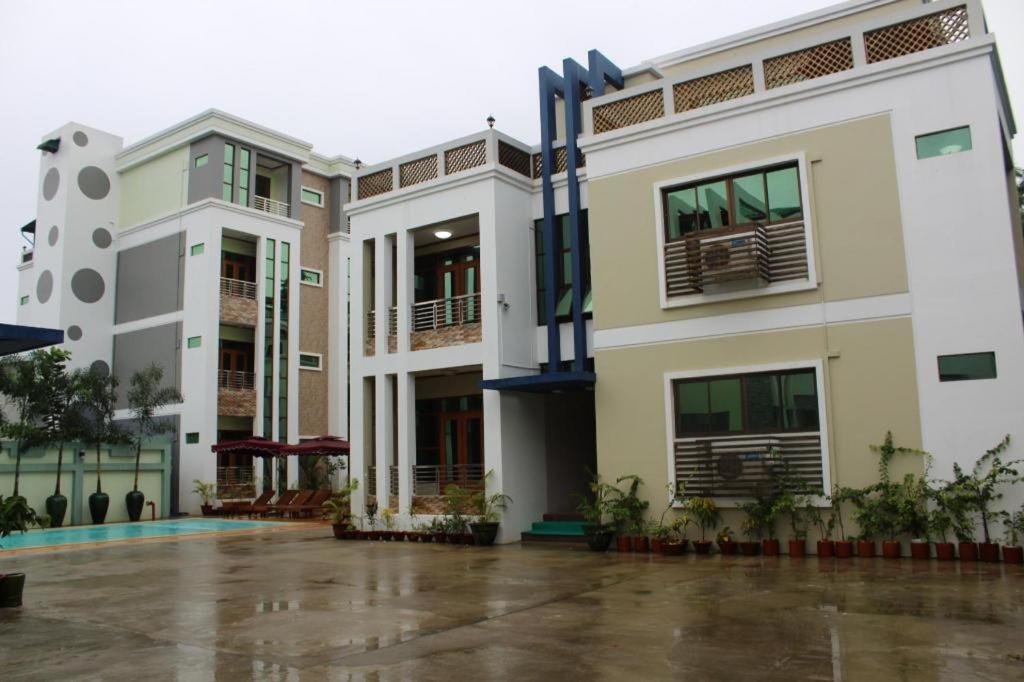 Ten Mile Hotel Yangon Exterior foto