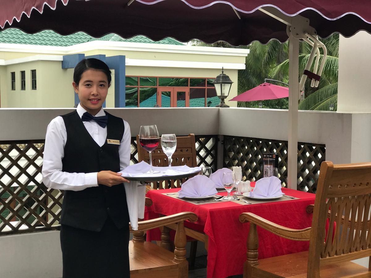 Ten Mile Hotel Yangon Exterior foto