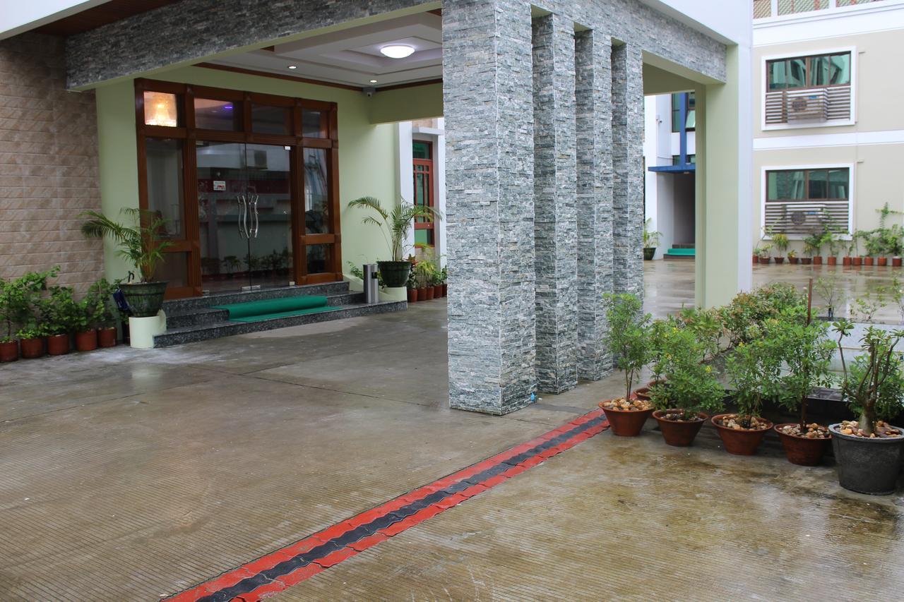 Ten Mile Hotel Yangon Exterior foto