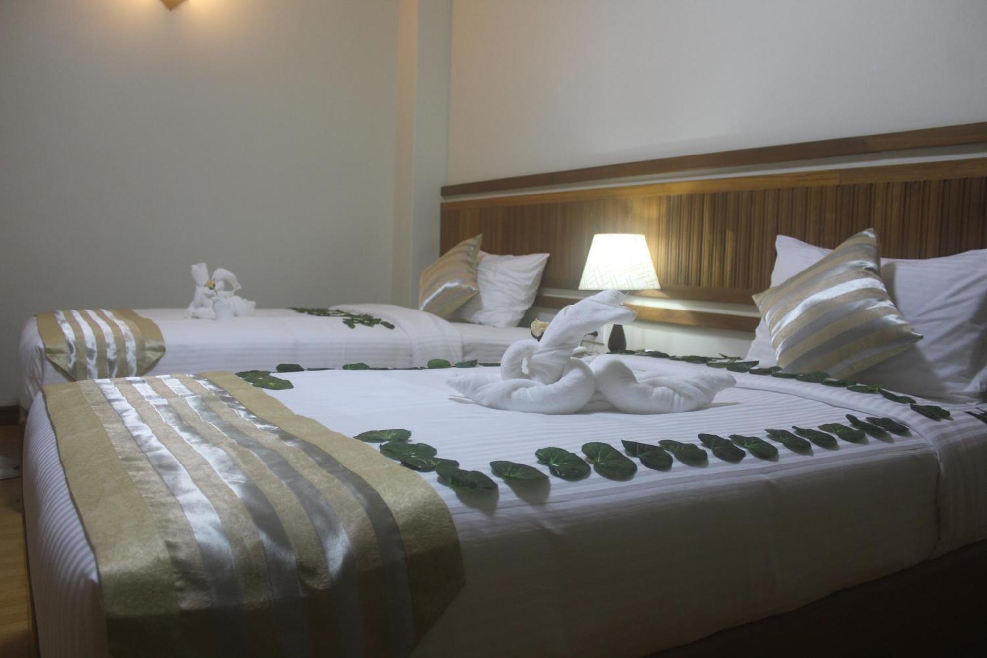 Ten Mile Hotel Yangon Exterior foto