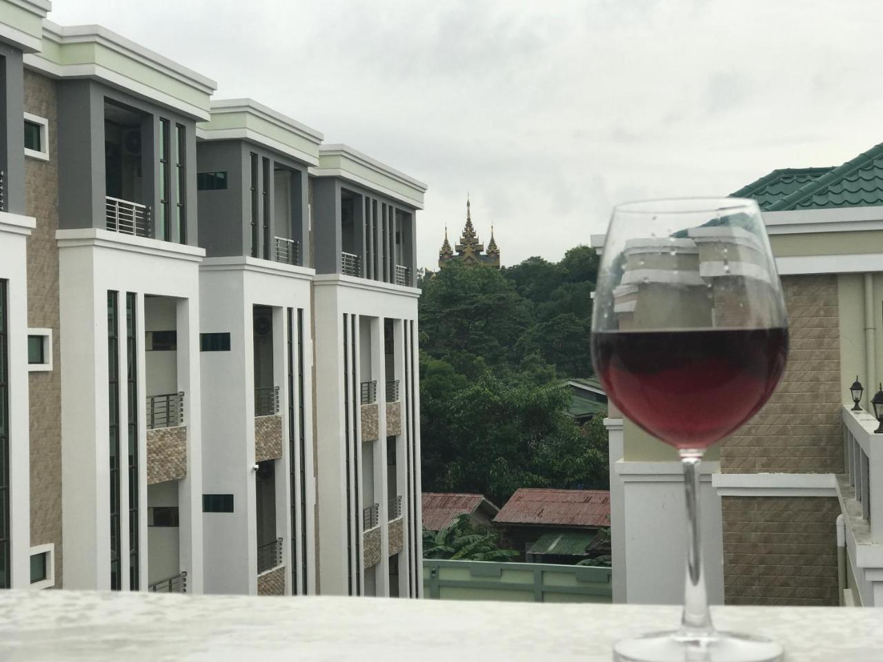 Ten Mile Hotel Yangon Exterior foto
