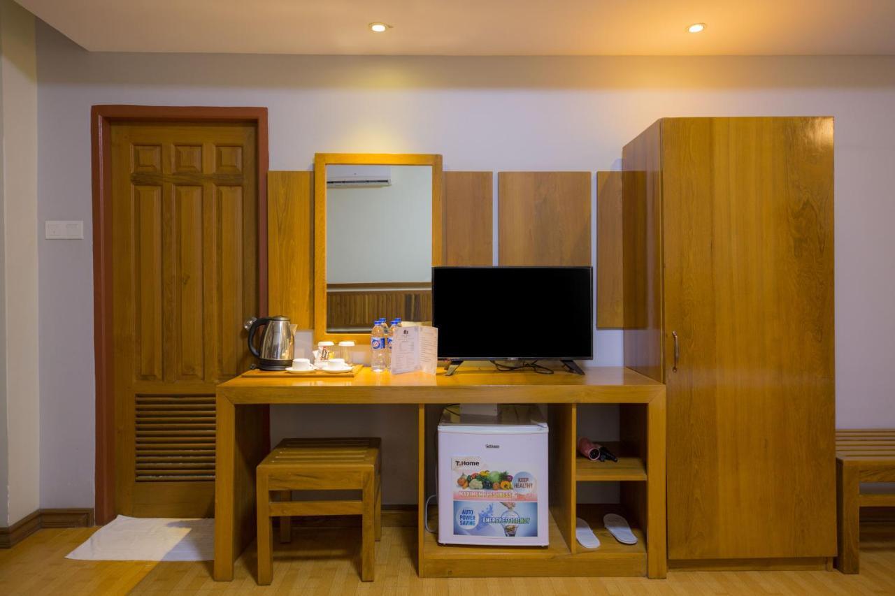 Ten Mile Hotel Yangon Exterior foto
