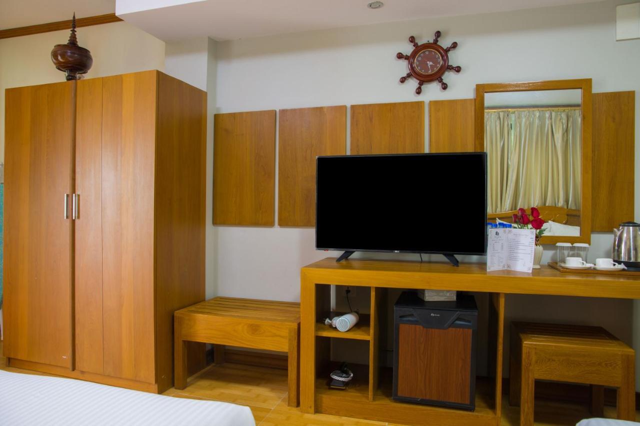 Ten Mile Hotel Yangon Exterior foto