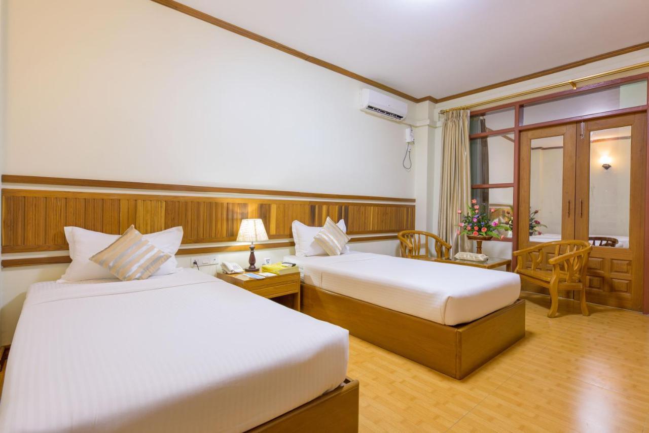 Ten Mile Hotel Yangon Exterior foto